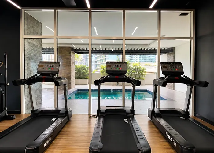 Fernly Turf At Edsa Ortigas Cbd Private - Ama Tower Residences Wifi, Pool & Gym Manila